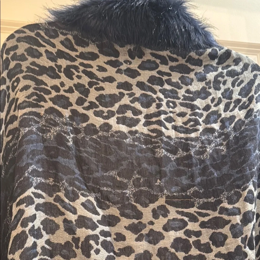 Leopard Print Shawl with Faux Fur Collar - Picture 9 of 9